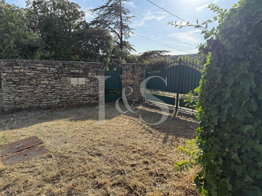 Terrain 1800 m² · à Cabrières-d'Avignon · 1 800 m² · 320 000 €