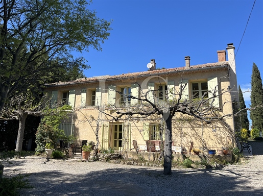 Maison 9 pièces 261 m² · à Vacqueyras · 261 m² · 770 000 €