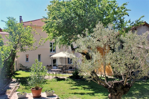 Maison 9 pièces 239 m² · à Vaison-la-Romaine · 239 m² · 796 000 €