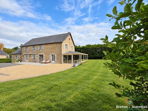 8 pièces 240 m² · à Lassay-les-Châteaux · 240 m² · 378 400 €