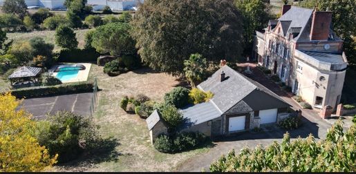 Maison 8 pièces 263 m² · à Évron · 263 m² · 486 000 €