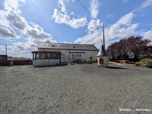 Maison 4 pièces 133 m² · à Vaiges · 133 m² · 304 900 €