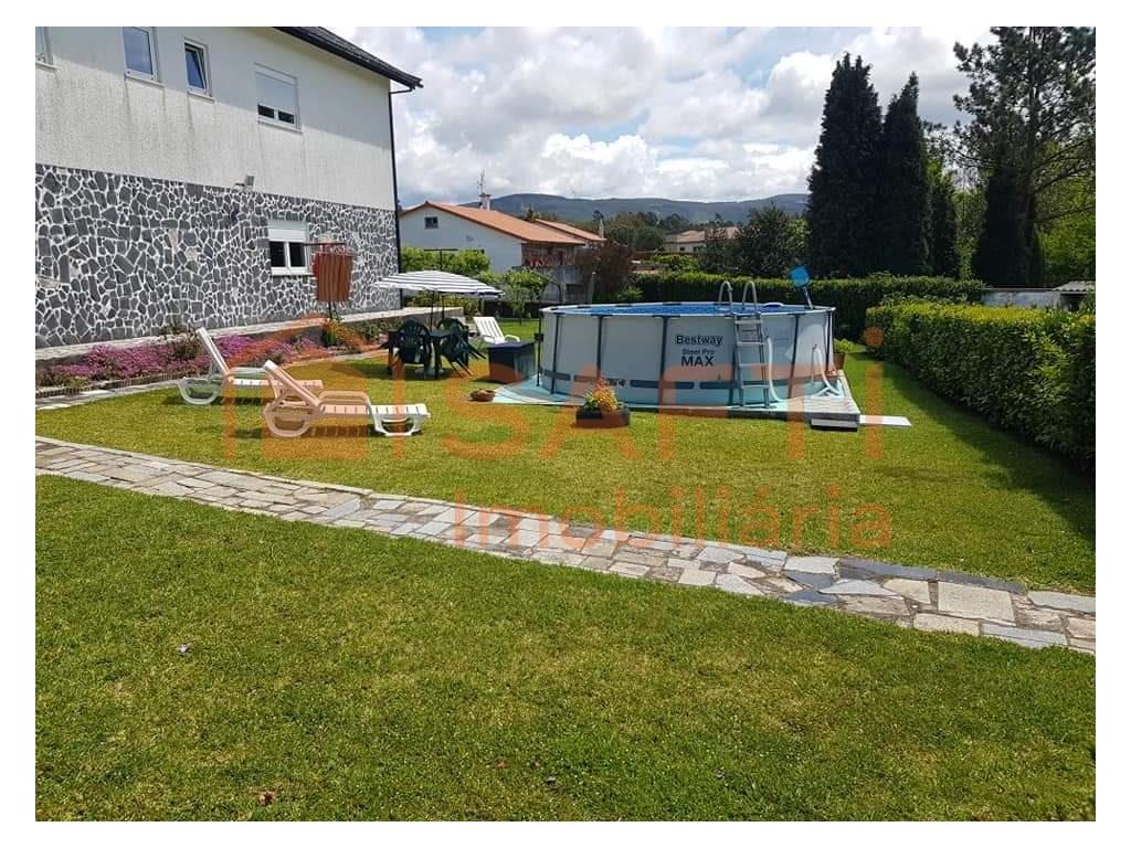 Vrijstaande woning 6 Slaapkamers Triplex Te Koop Barcelos