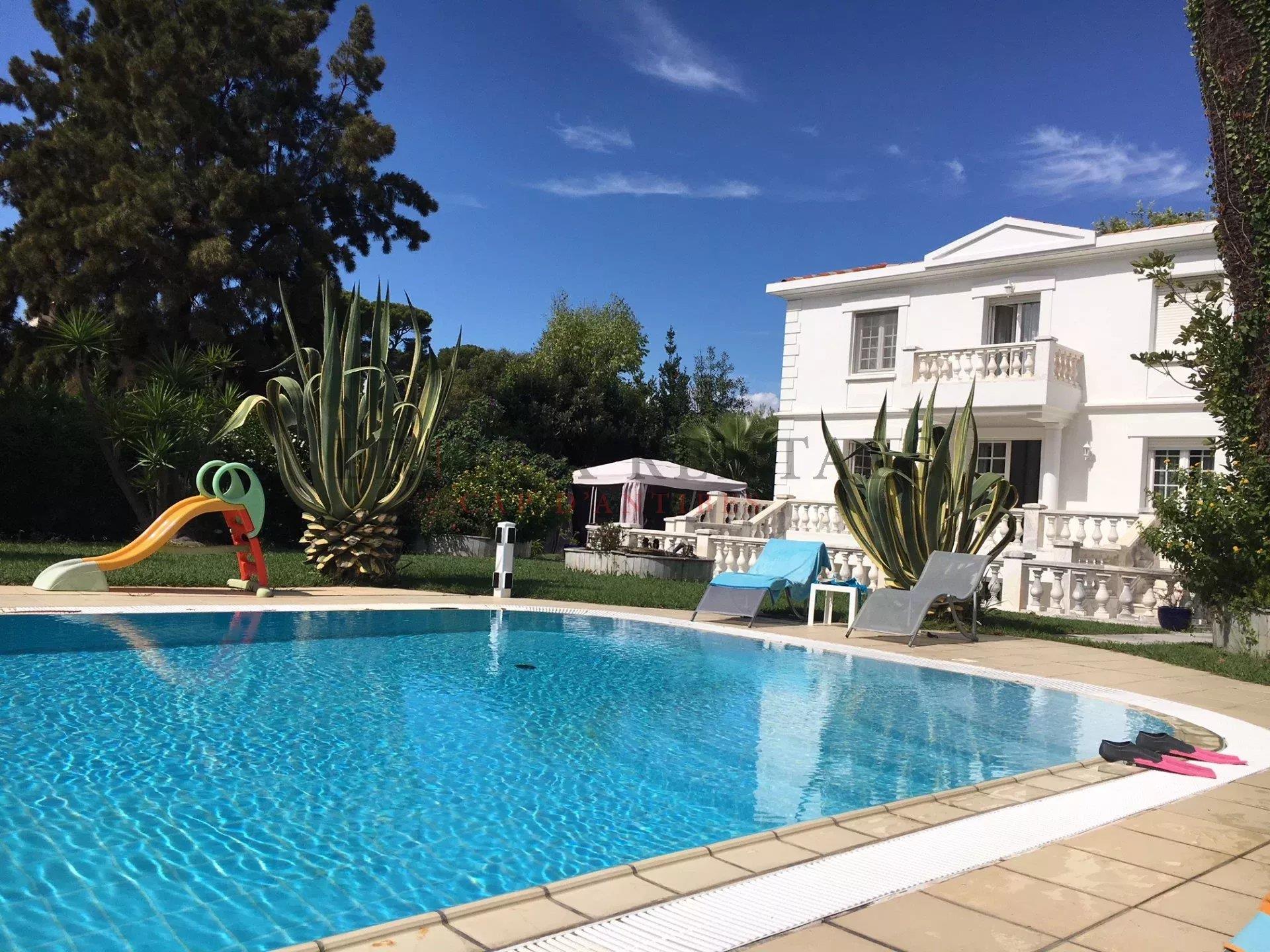 Maison à louer, 220m², Antibes