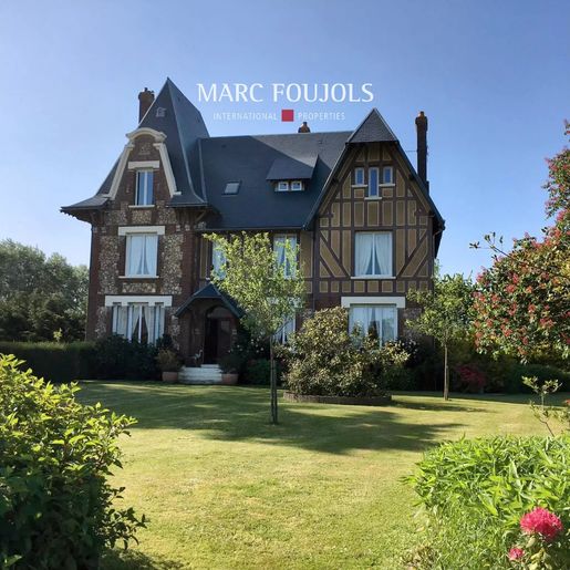 Maison 9 pièces 326 m² · à Crosville-la-Vieille · 326 m² · 890 000 €