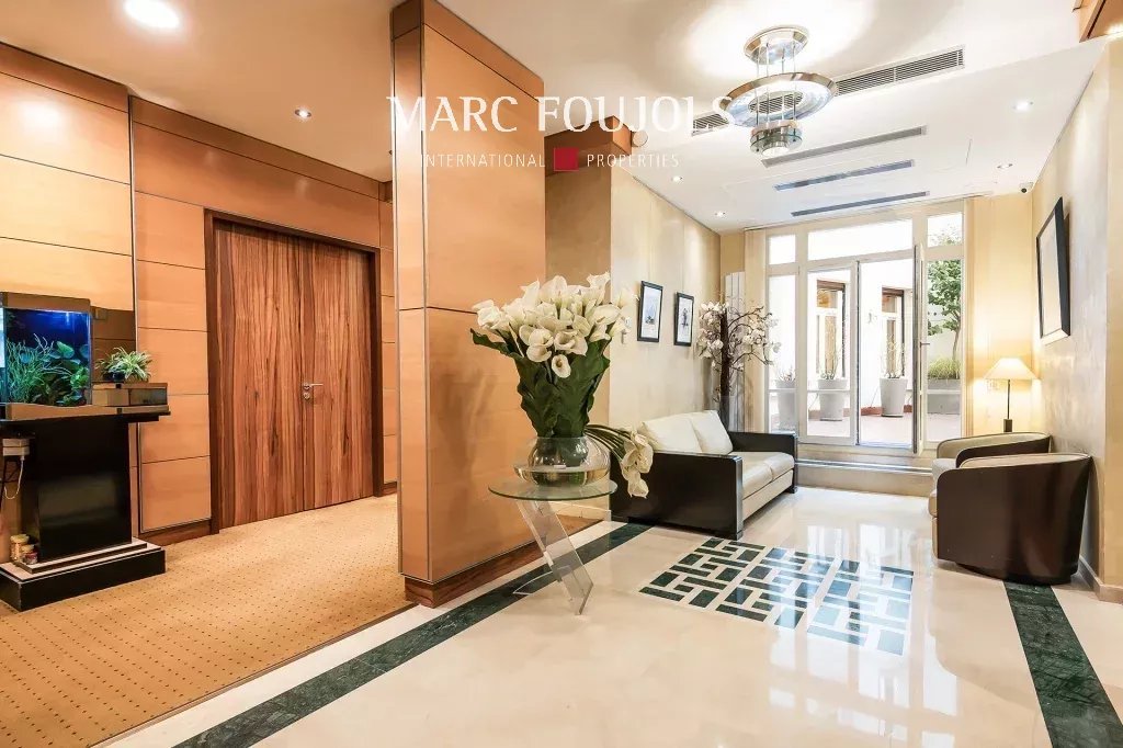 Paris VII Raspail - 259 m² of office or residential space - Vue 2