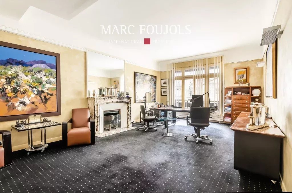 Paris VII Raspail - 259 m² of office or residential space - Plus