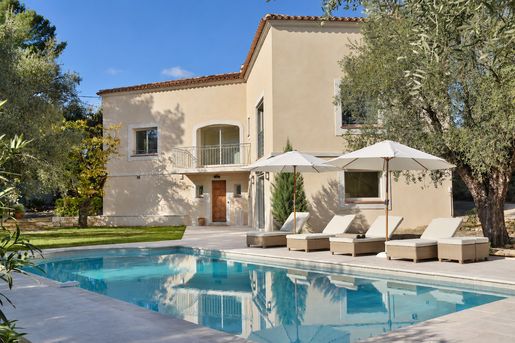 Maison 7 pièces 240 m² · à Roquefort-les-Pins · 240 m² · 1 490 000 €