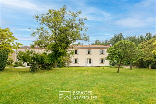 Maison 11 pièces 358 m² · à Landeronde · 358 m² · 890 000 €