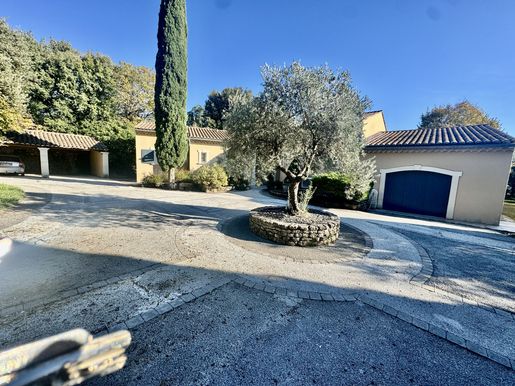 Maison 8 pièces 188 m² · à Solérieux · 188 m² · 699 000 €