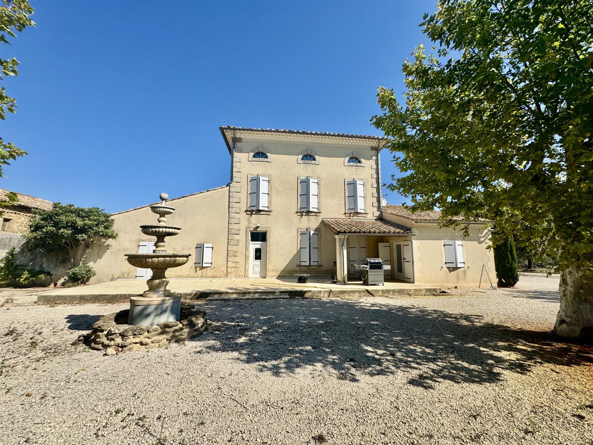 Maison à vendre, 232m², Sainte-Cécile-les-Vignes