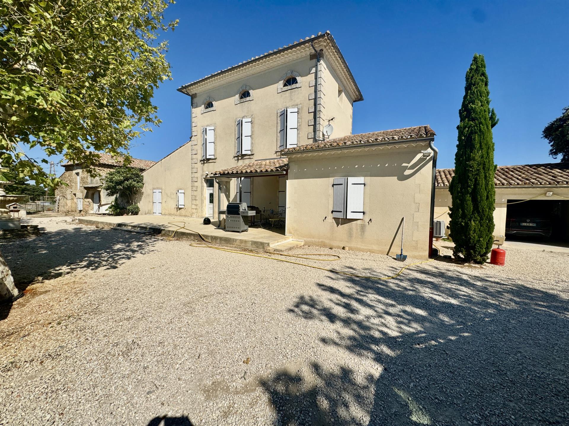 Maison à vendre, 232m², Sainte-Cécile-les-Vignes