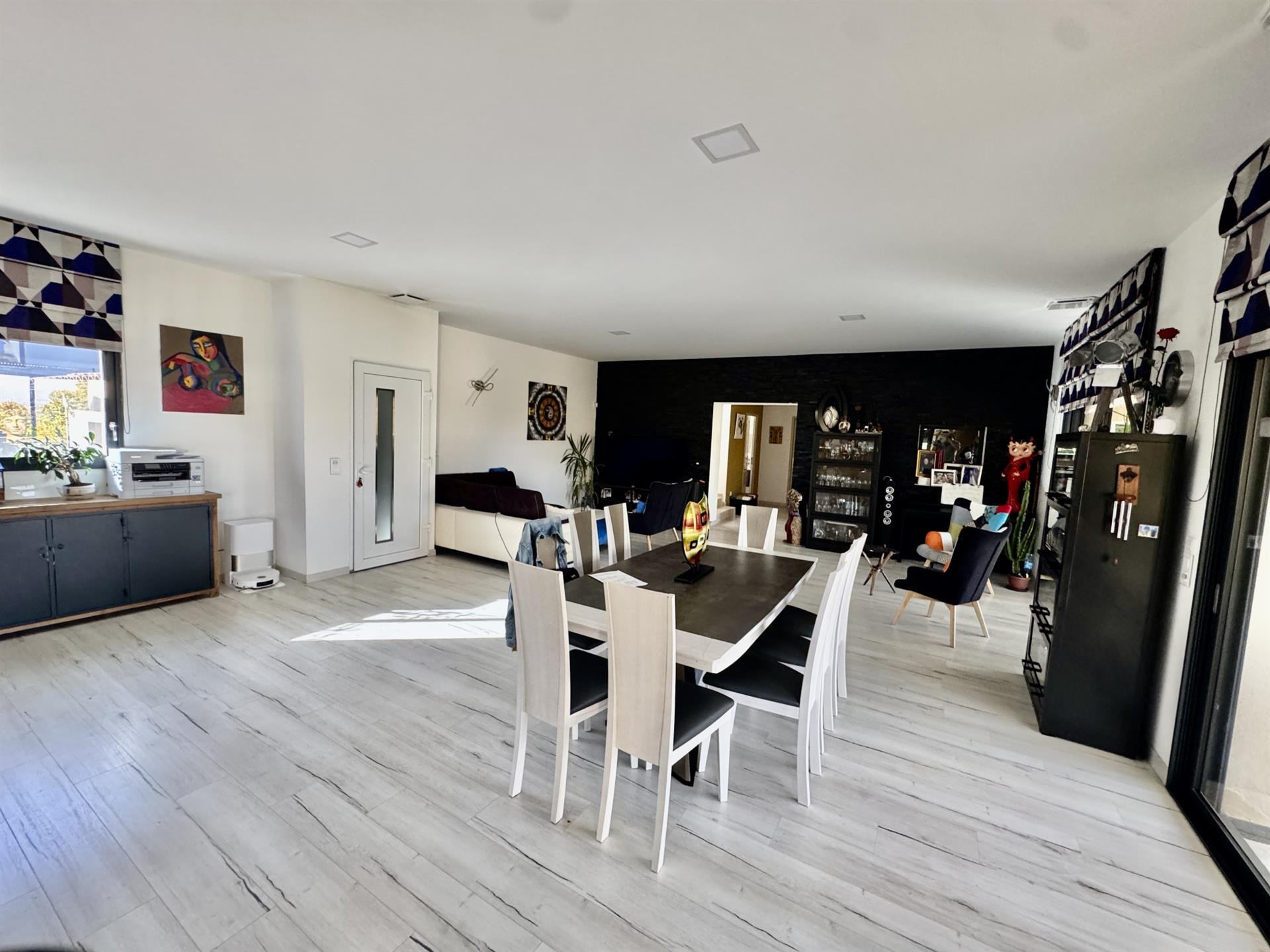Maison à vendre, 203m², Sainte-Cécile-les-Vignes