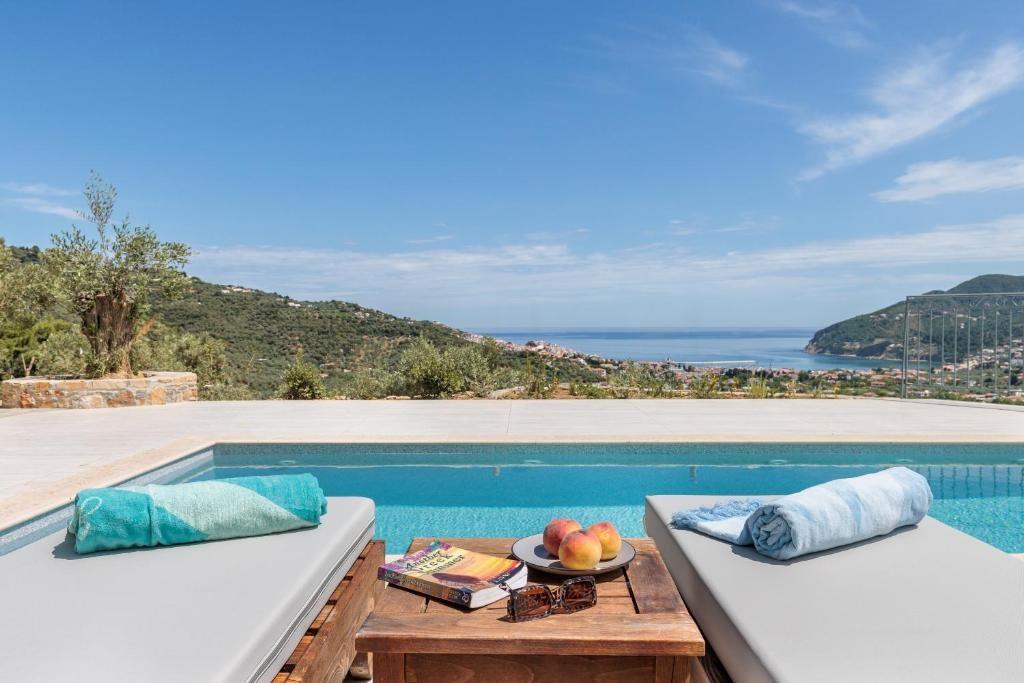 (For Sale) Residential Residence complex || Magnisia/Sporades-Skopelos - 160 Sq.m, 4 Bedrooms, 900.0