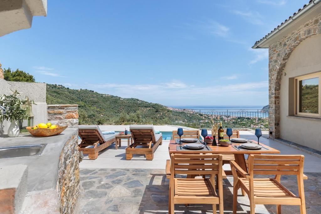 (For Sale) Residential Residence complex || Magnisia/Sporades-Skopelos - 160 Sq.m, 4 Bedrooms, 900.0