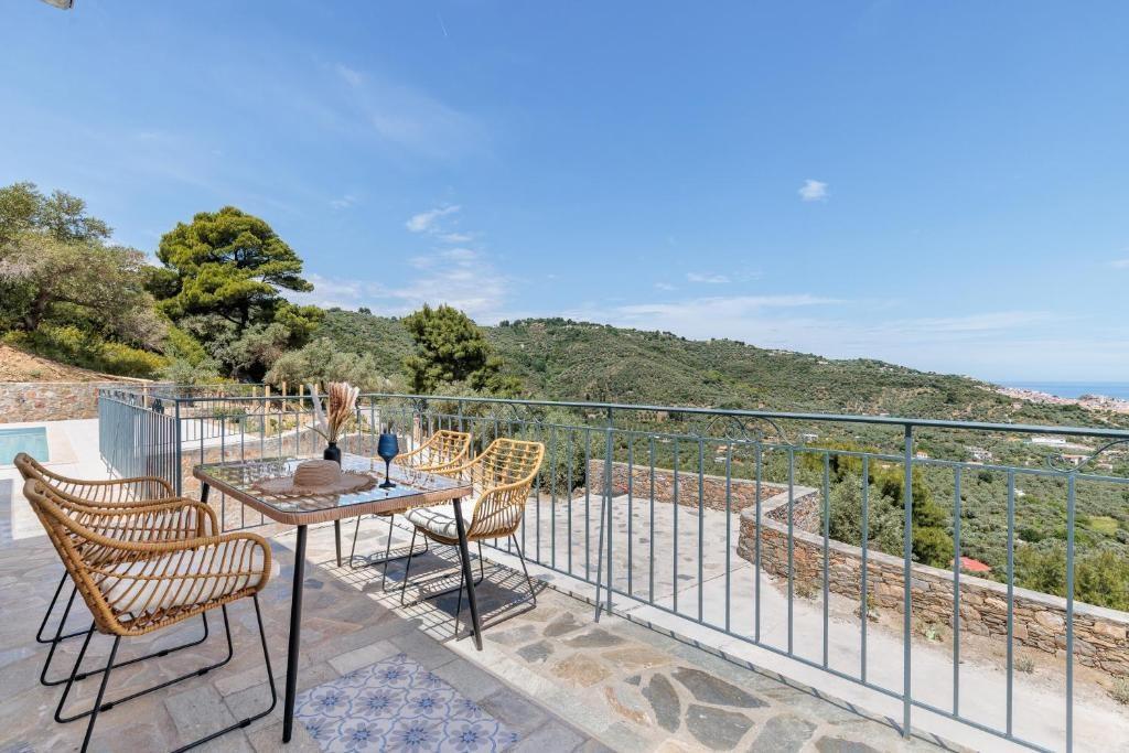 (For Sale) Residential Residence complex || Magnisia/Sporades-Skopelos - 160 Sq.m, 4 Bedrooms, 900.0