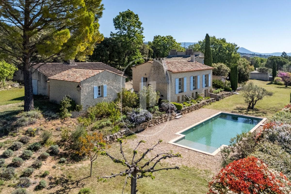 Maison à vendre, 380m², Saint-Saturnin-lès-Apt