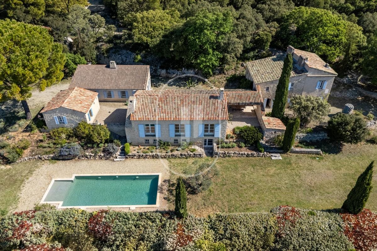 Maison à vendre, 380m², Saint-Saturnin-lès-Apt