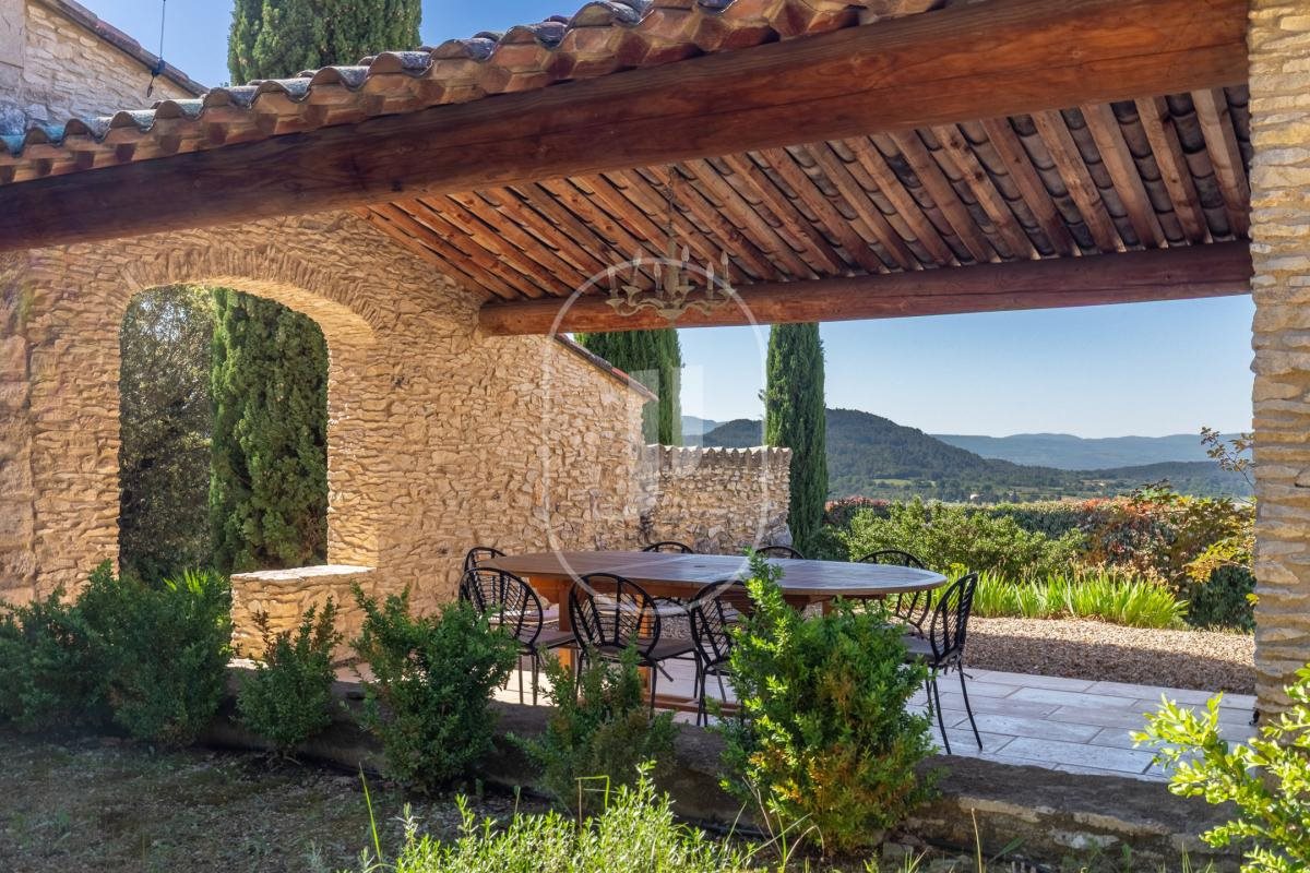 Maison à vendre, 380m², Saint-Saturnin-lès-Apt