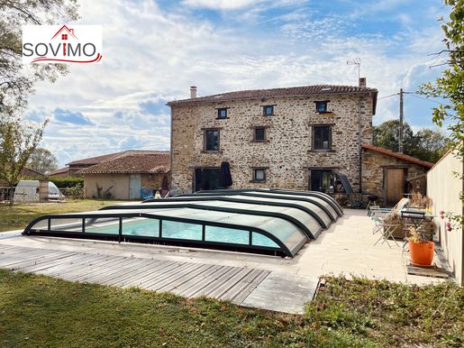 Maison 5 pièces 159 m² · à Brigueuil · 159 m² · 296 800 €