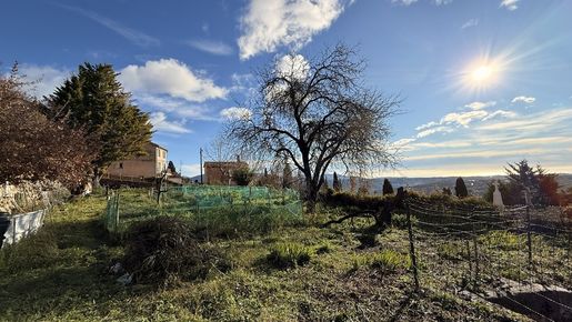 Terrain 678 m² · à Saint-Jeannet · 260 000 €