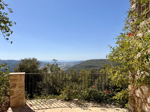 Maison 5 pièces 164 m² · à Gattières · 164 m² · 698 000 €