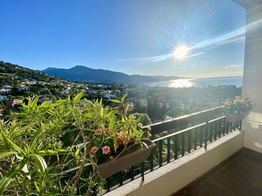 Appartement 2 pièces 48 m² · à Roquebrune-Cap-Martin · 48 m² · 394 000 €