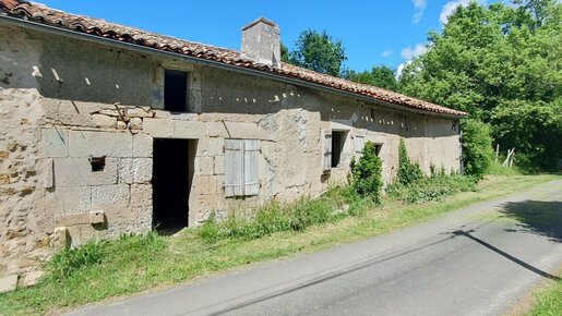 Maison 4 pièces 62 m² · à Charras · 62 m² · 28 000 €