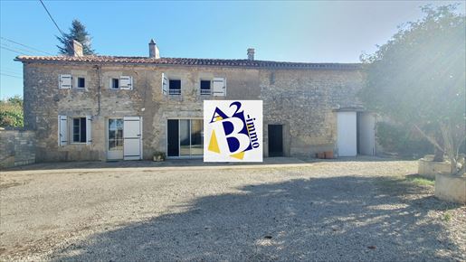 Maison 6 pièces 130 m² · à Saint-Amant-de-Bonnieure · 130 m² · 262 500 €