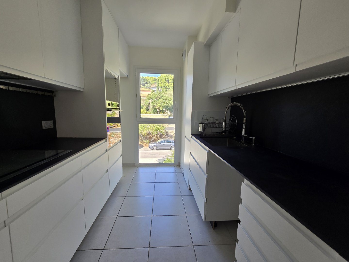 Corniche, upscale residence, 4-room apartment with terrace sea view, garage and parking - Vue 4