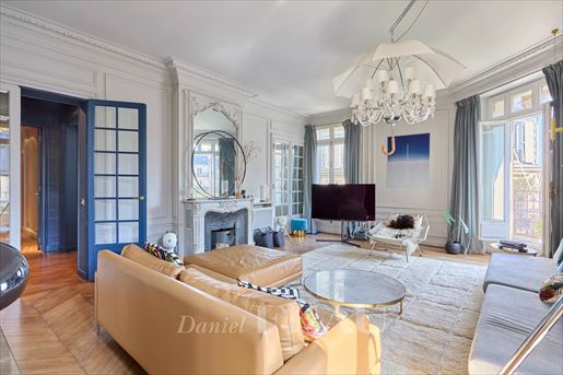 6 pièces 220 m² · à Paris 17ème · 220 m² · 3 300 000 €