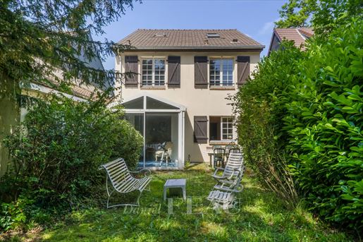 7 pièces 145 m² · à Jouy-en-Josas · 145 m² · 600 000 €