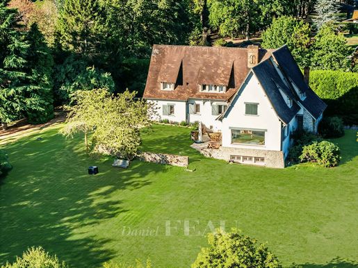 Maison 10 pièces 355 m² · à Montfort-l'Amaury · 355 m² · 2 750 000 €