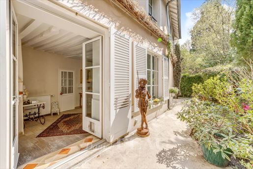 Maison 5 pièces 94 m² · à Bailly · 94 m² · 640 000 €