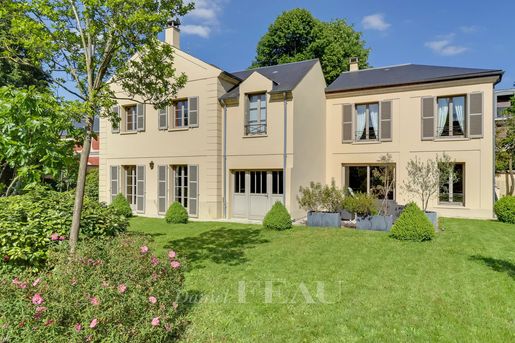 Maison 14 pièces 340 m² · à Versailles · 340 m² · 2 990 000 €
