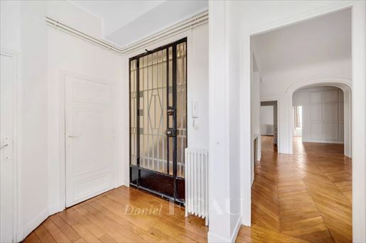 Appartement 7 pièces 156 m² · à Versailles · 156 m² · 1 290 000 €