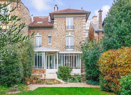 Maison 10 pièces 283 m² · à Versailles · 283 m² · 2 790 000 €