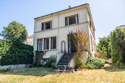 Maison 6 pièces 182 m² · à Versailles · 182 m² · 1 890 000 €