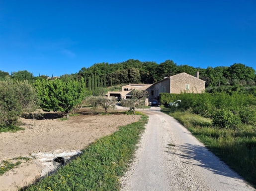 Maison 11 pièces 578 m² · à Grignan · 578 m² · 870 000 €