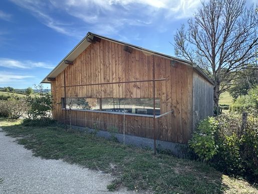 Parking 96 m² · à Saint-André-en-Morvan · 96 m² · 145 000 €