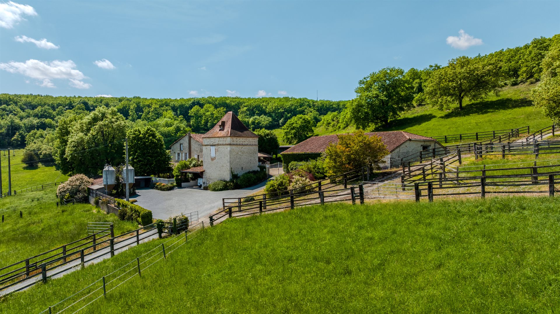 Maison à vendre, 240m², Sainte-Colombe-de-Villeneuve