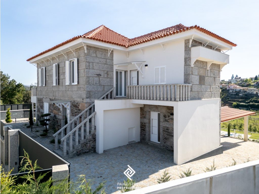 1920s villa located in Felgueiras