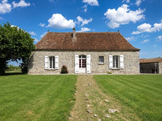 Maison 4 pièces 137 m² · à Saint-Julien-Innocence-Eulalie · 137 m² · 214 000 €