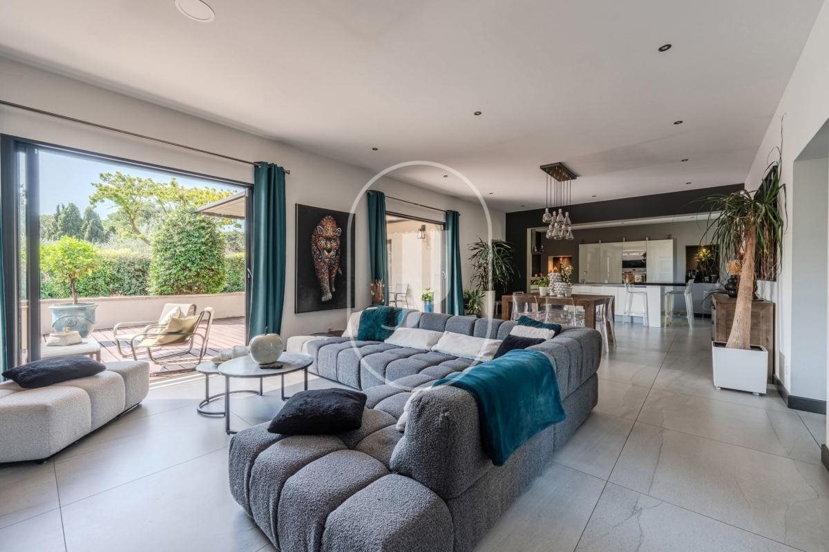 Maison à vendre, 204m², Eygalières