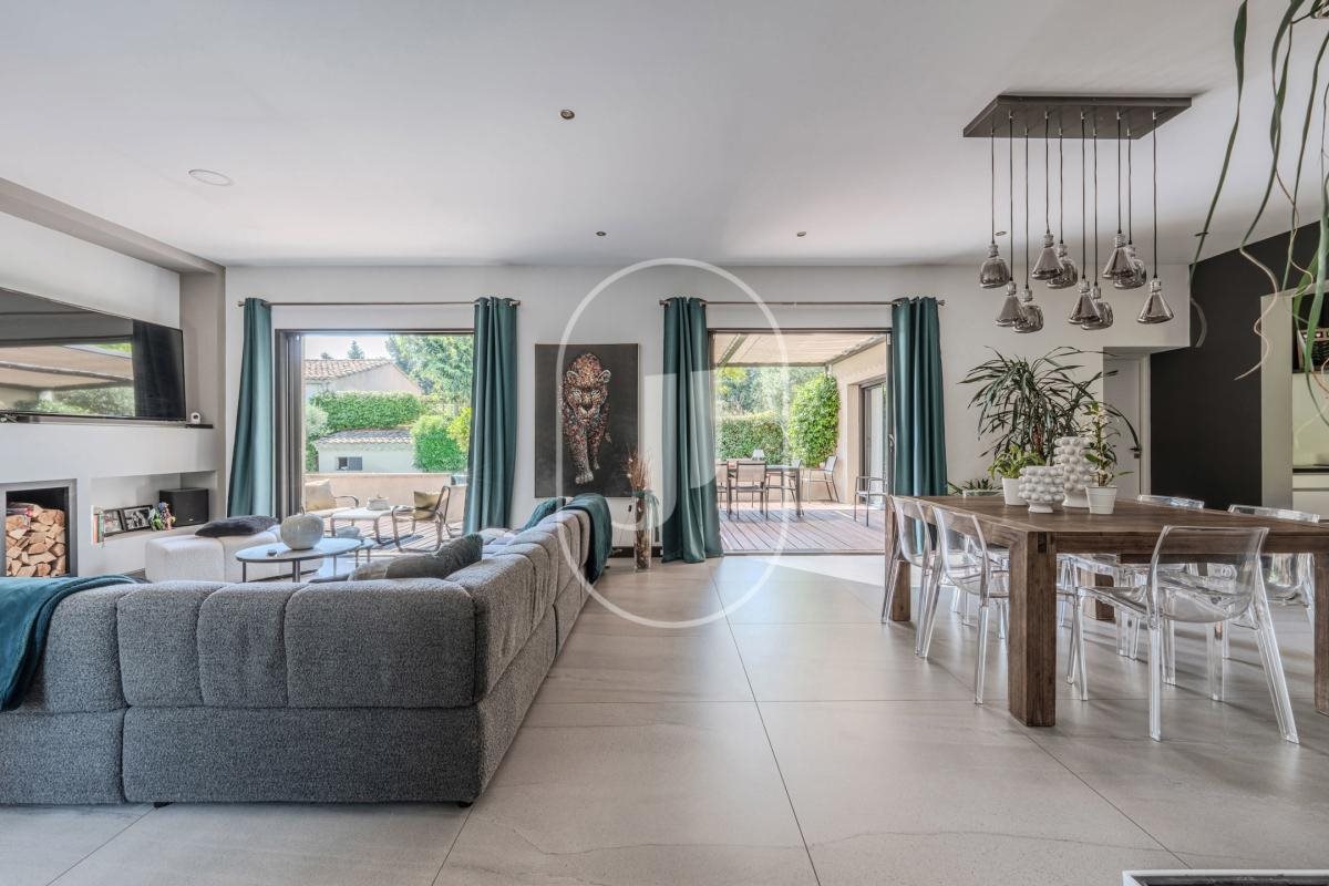 Maison à vendre, 204m², Eygalières