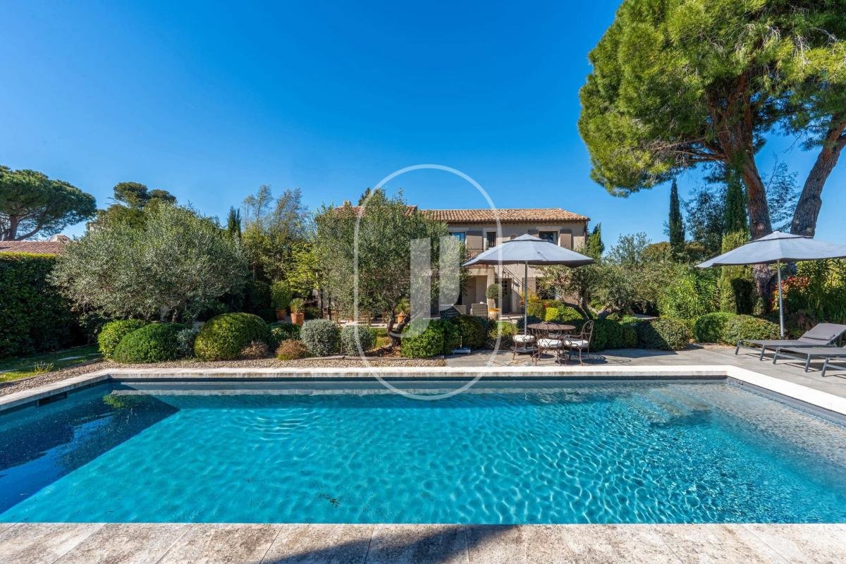 Maison à vendre, 250m², Eygalières