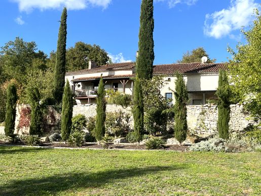 Maison 269 m² · à Saint-Ciers-sur-Bonnieure · 269 m² · 381 600 €