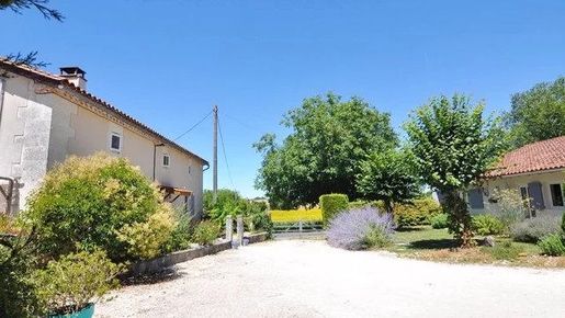 Maison 200 m² · à Parcoul-Chenaud · 200 m² · 345 000 €
