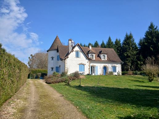 Maison 195 m² · à La Coquille · 195 m² · 381 600 €