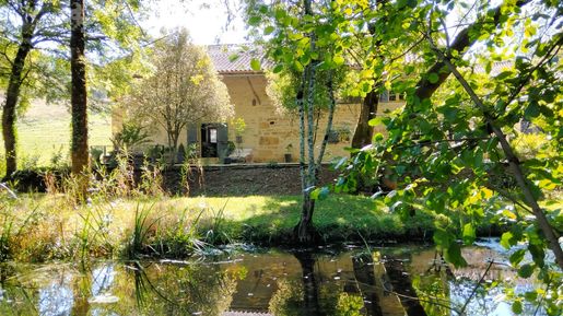 Maison 6 pièces 173 m² · à Nanteuil-en-Vallée · 173 m² · 381 600 €